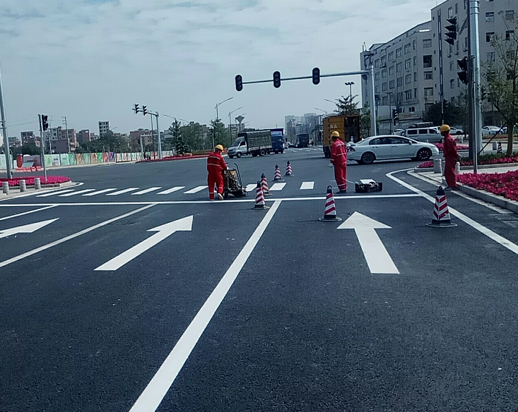 道路标线施工队